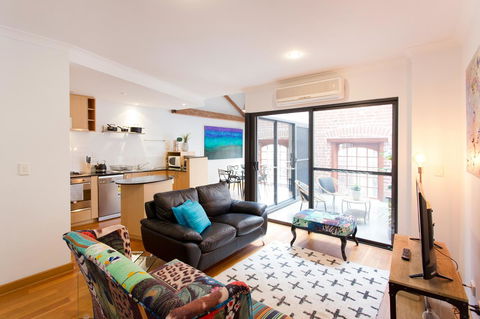 Windows On Pakenham - Accommodation Brunswick Heads 0