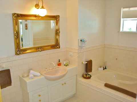 Lanterns Retreats - Accommodation Brunswick Heads 21