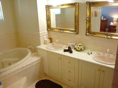 Lanterns Retreats - Accommodation Brunswick Heads 15