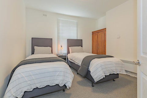 4 Bedroom House - Hobart CBD - Free Parking - Free WIFI - Accommodation Brunswick Heads 3