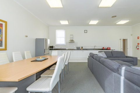 4 Bedroom House - Hobart CBD - Free Parking - Free WIFI - Accommodation Brunswick Heads 16