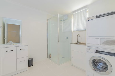 4 Bedroom House - Hobart CBD - Free Parking - Free WIFI - Accommodation Brunswick Heads 4