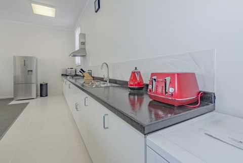 4 Bedroom House - Hobart CBD - Free Parking - Free WIFI - Accommodation Brunswick Heads 2