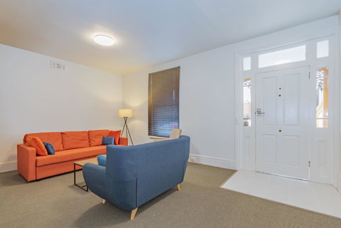4 Bedroom House - Hobart CBD - Free Parking - Free WIFI - Accommodation Brunswick Heads 10