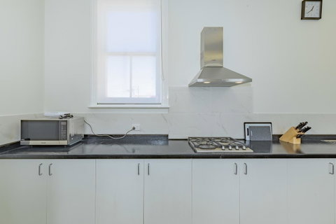 4 Bedroom House - Hobart CBD - Free Parking - Free WIFI - Accommodation Brunswick Heads 8