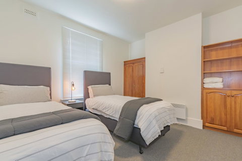 4 Bedroom House - Hobart CBD - Free Parking - Free WIFI - Accommodation Brunswick Heads 1