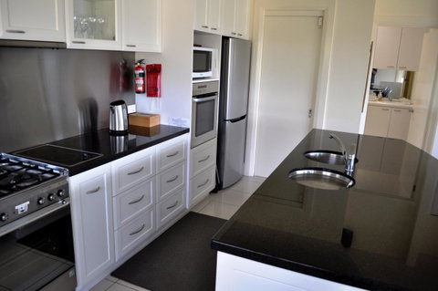 Belton Apartments-Hedge Cottage - Accommodation Brunswick Heads 4
