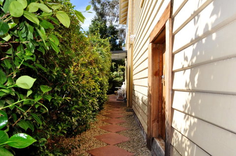 Belton Apartments-Hedge Cottage - Accommodation Brunswick Heads 5