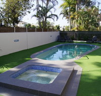 Noosa Parade Holiday Inn - Accommodation Brunswick Heads