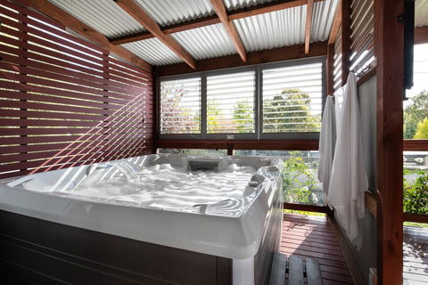 Oblique - Accommodation Brunswick Heads 0