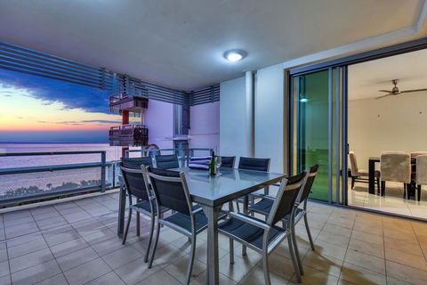 Oceana Darwin Central Oceanfront 3 Bedroom 2 Lounge Room Pool Gym Tennis Court Sleeps 9 - Accommodation Brunswick Heads 2