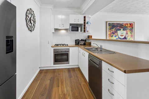 One-Bed Apartment With Balcony And Parking Near CBD - Accommodation Brunswick Heads 3