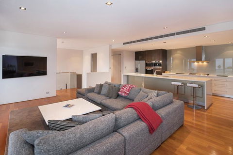 Opulent Oasis - Luxurious Old Dunsborough With Pool And Ocean Views - Accommodation Brunswick Heads 3