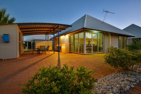 Osprey Holiday Village Unit 117 - Exquisite 3 Bedroom Holiday Villa With A Pool In The Complex - Accommodation Brunswick Heads 1