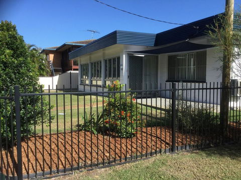 Pet Friendly Home Walking Distance To Surf Beach - North St, Woorim - Accommodation Brunswick Heads 0