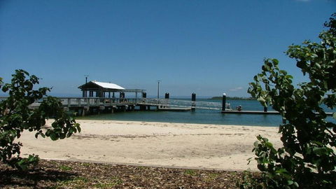 Pet Friendly Lowset Home With Room For A Boat, Wattle Ave, Bongaree - Accommodation Brunswick Heads 2
