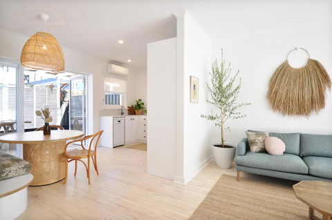 Pine At Arlo's - Refined Luxury In Glenelg - Accommodation Brunswick Heads 2