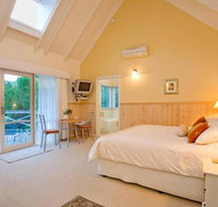 PLUM TREE STUDIO - couples lakeside spa retreat - Accommodation Brunswick Heads