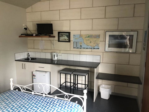 Port Campbell Guesthouse & Flash Packers - Accommodation Brunswick Heads 1