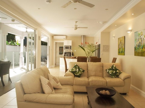 Port Douglas Paradise - Beach Villa - Accommodation Brunswick Heads 2