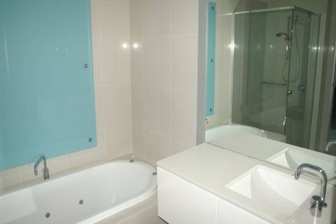 Q1 1 Bedroom Apartment On 30th Floor - Accommodation Brunswick Heads 2