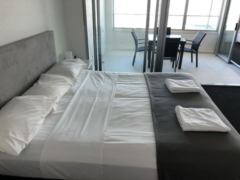 Q1 1 Bedroom Apartment On 30th Floor - Accommodation Brunswick Heads 3