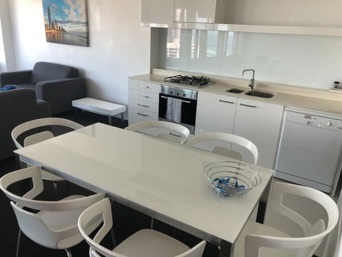 Q1 1 Bedroom Apartment On 30th Floor - Accommodation Brunswick Heads 0