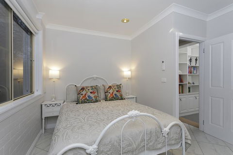Rawson's Retreat - Five Bedroom Home - Walk CBD - Includes Breakfast - Accommodation Brunswick Heads 3