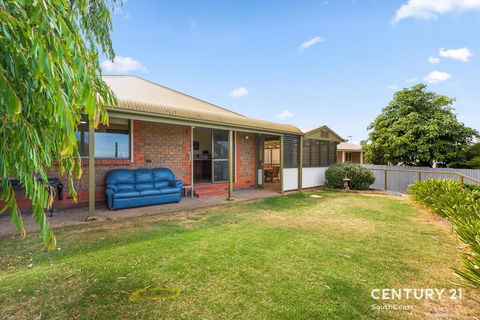 Reef & Vines Port Noarlunga - Accommodation Brunswick Heads 2
