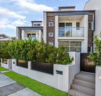 Relax in a Spacious  Modern Townhouse in Asquith - Accommodation Brunswick Heads