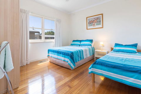 RENOVATED BEACH BEAUTY - ROSEBUD - Accommodation Brunswick Heads 1