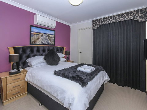 Rose Hotel Clarkson - Accommodation Brunswick Heads 3