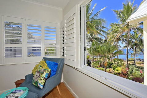 Royle Palms Beach Front Villa - Accommodation Brunswick Heads 2