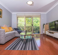 Rustic Hardwood 2 Bedroom Apartment in Randwick - Accommodation Brunswick Heads