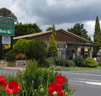 Settlers Motor Inn