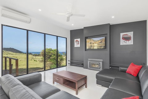 Skenes Retreat - Views Of The Ocean From The Deck - Accommodation Brunswick Heads 1