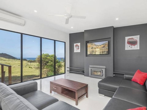 Skenes Retreat - Views Of The Ocean From The Deck - Accommodation Brunswick Heads 0