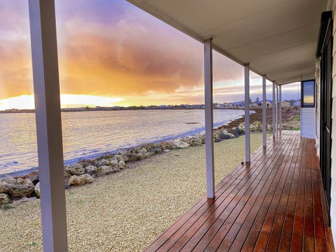 Smart Beach House @ Pelican Point - Accommodation Brunswick Heads 0