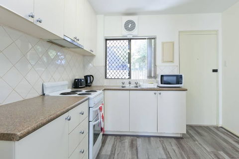 South Perth Perfect Location Free WIFI & Parking - Accommodation Brunswick Heads 2