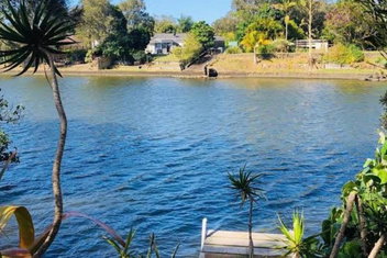 Spacious 2 Bedroom Beach Side Apartment - Close To Shopping Centre With Coles, Health Food Shop, Sushi, Pizza, Cafes, Hairdresse with Accommodation Brunswick Heads