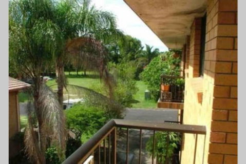Spacious 2 Bedroom Beach Side Apartment - Close To Shopping Centre With Coles, Health Food Shop, Sushi, Pizza, Cafes, Hairdresse - Accommodation Brunswick Heads 3