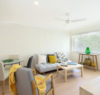 Spacious and Bright Apartment Minutes to the Beach - Accommodation Brunswick Heads