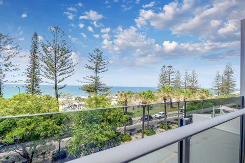 SPIN13- ESCAPE TO MOOLOOLABA - Accommodation Brunswick Heads 0