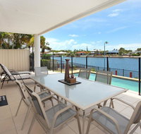 St Lucia 11 - 4 BDRM Canal Home with Pool - Accommodation Brunswick Heads