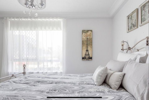 Stunning Burleigh Beach Apartment - Accommodation Brunswick Heads 3