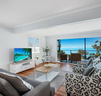 Stunning Family Escape on the Point With Bay Views - Accommodation Brunswick Heads