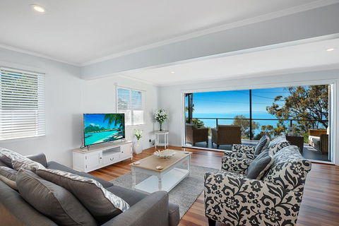 Stunning Family Escape On The Point With Bay Views - Accommodation Brunswick Heads 0
