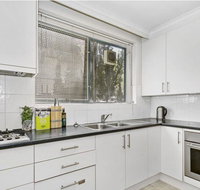 Stunning Hidden Gem in the Heart of St. Kilda 2 Bed 1 Bath Free WiFi Carpark  Netflix - Accommodation Brunswick Heads