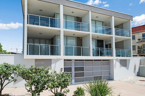 Stunning Surfside Apartment - Boyd St, Woorim - Accommodation Brunswick Heads 0
