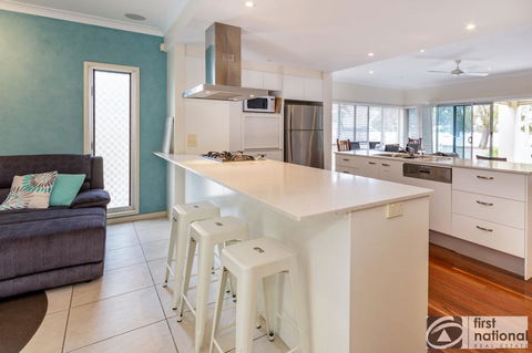 Stunning Waterfront Home With Pool - Sylvan Beach Esp, Bellara - Accommodation Brunswick Heads 3
